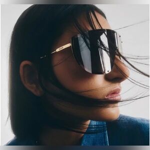 NEW in box Quay On Set 70mm Oversize Shield Sunglasses